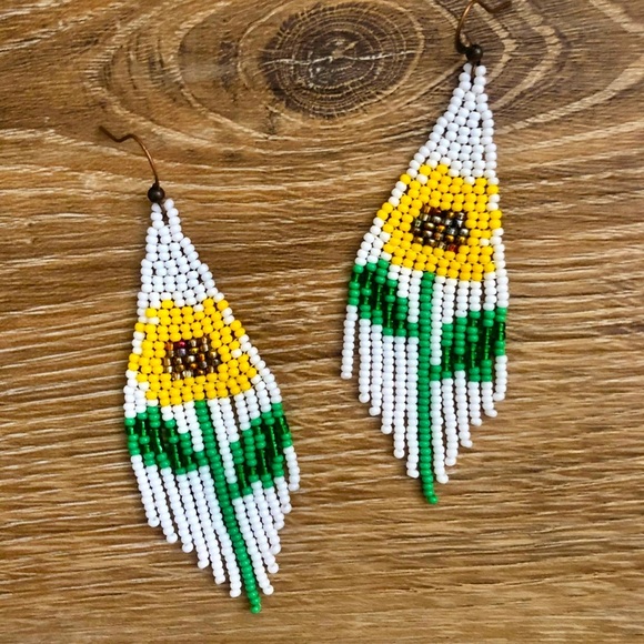 New Sunflower Beaded Dangle Handmade Statement Earrings Summer Party Office - Picture 2 of 2